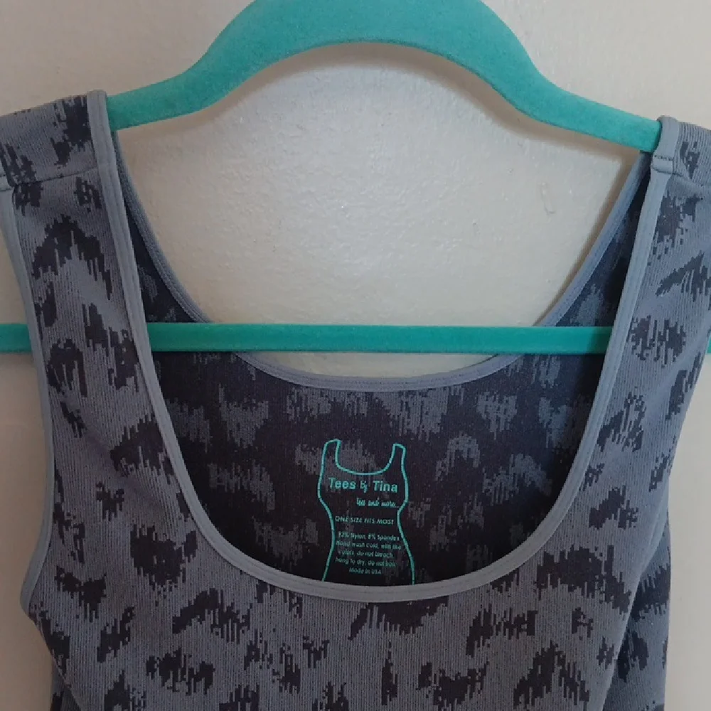 🩵Tees By Tina Grey Tank Top - Picture 1 of 4